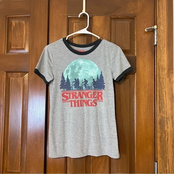 Netflix Stranger Things Grey Tee Shirt, Size Medium - Picture 8 of 9